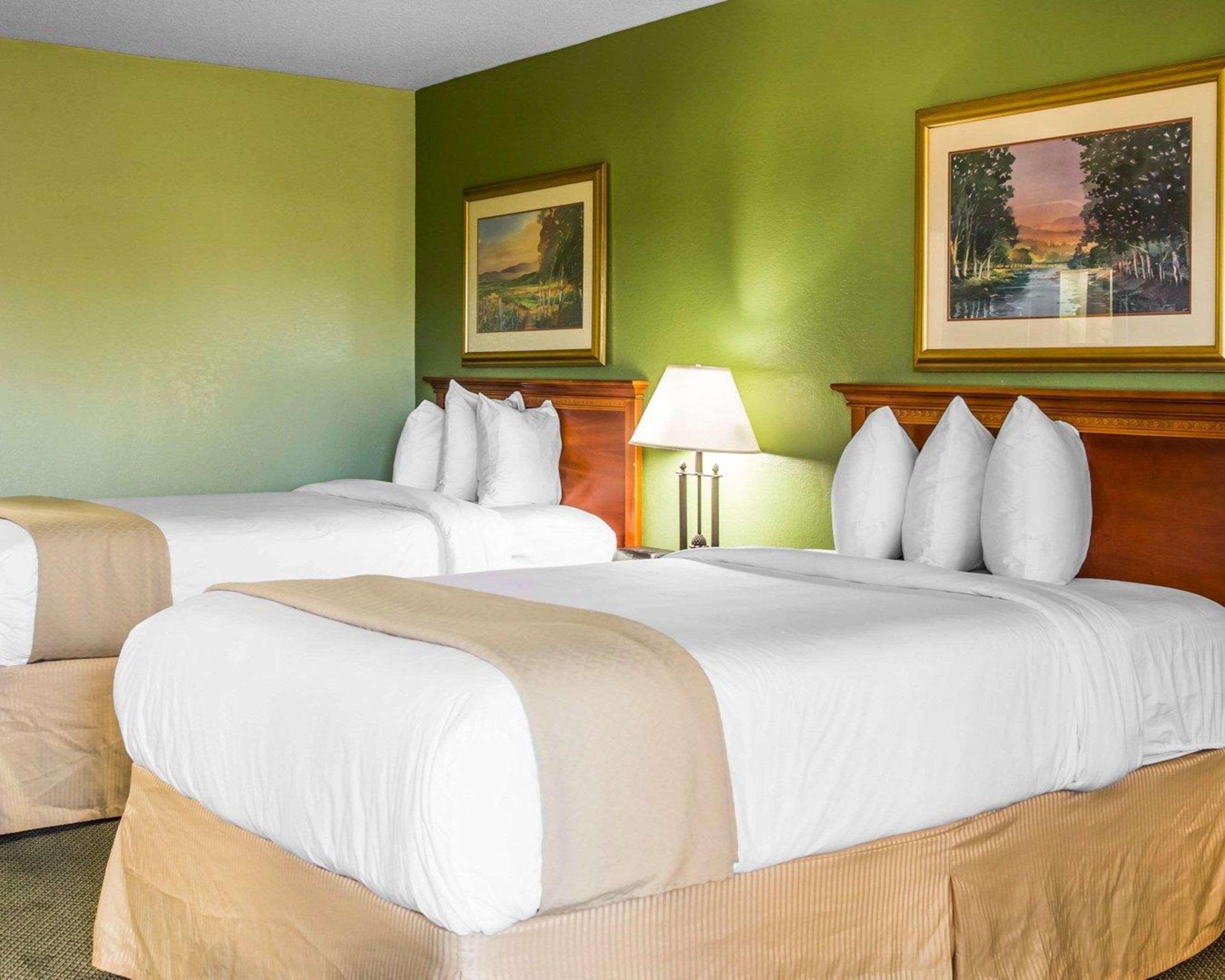 Quality Inn & Suites Waycross Exterior photo