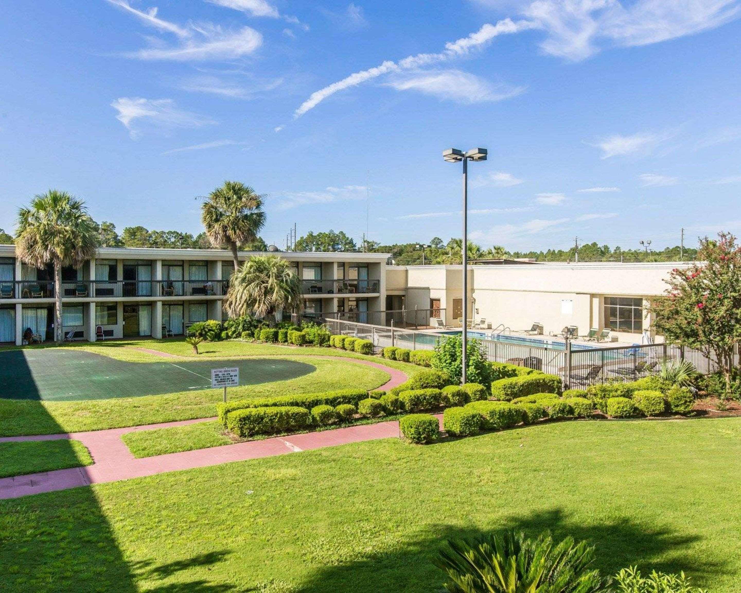 Quality Inn & Suites Waycross Exterior photo