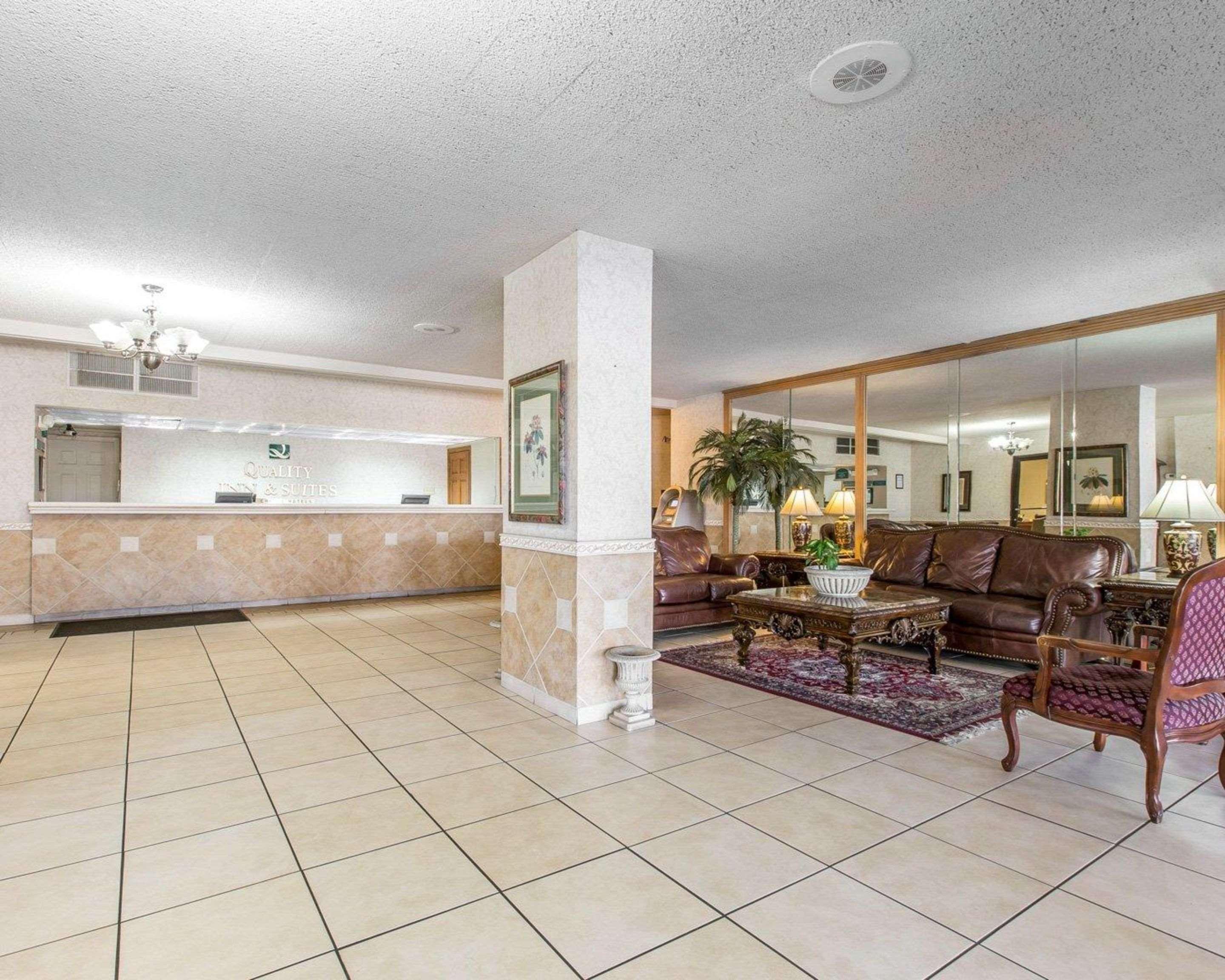 Quality Inn & Suites Waycross Exterior photo