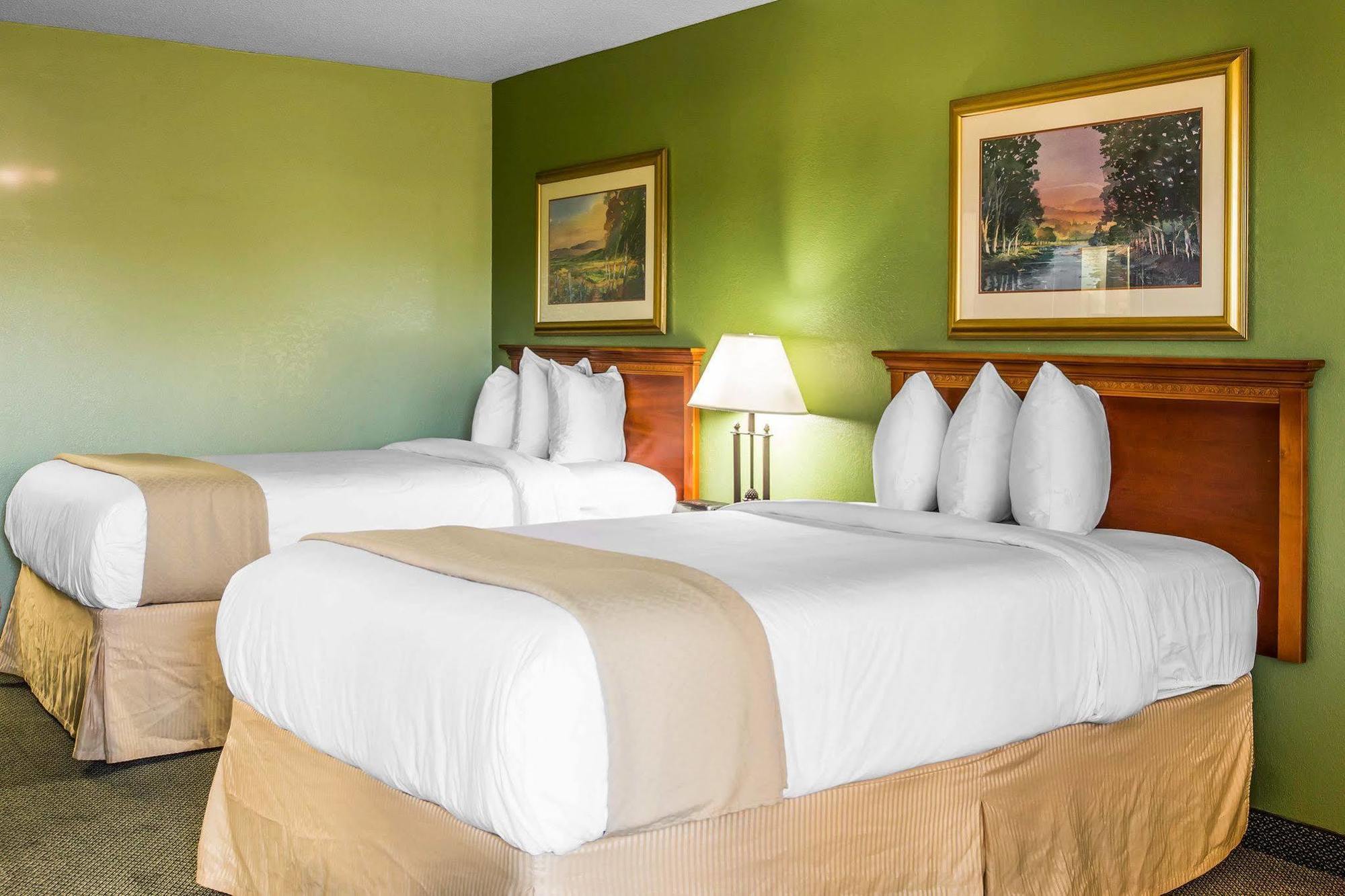 Quality Inn & Suites Waycross Exterior photo